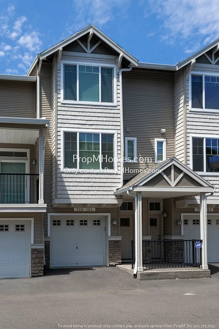 Updated Two Bedroom Townhome in Cedar Mill! — Photo 1