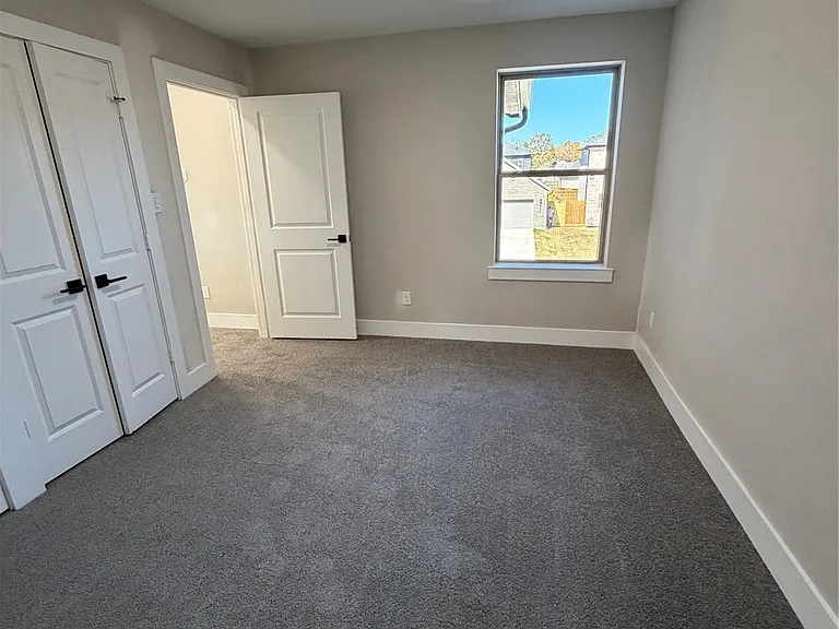 2523 Liguria — Photo 17