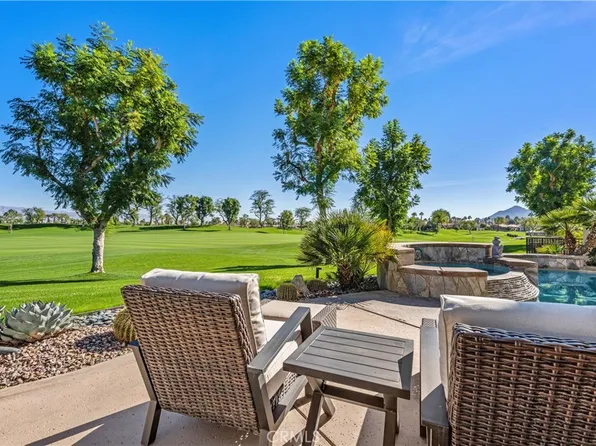 360 Tomahawk Dr, Palm Desert, CA 92211