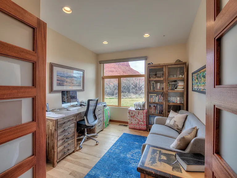 425 E Amber Ln — Photo 16