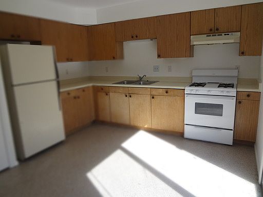2nd image of 410 Illinois Ave APT D