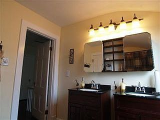 5th image of 221 Lancaster Ave