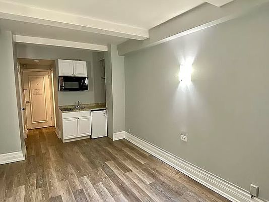 3rd image of 240 W 73rd St APT 411