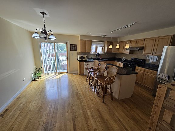 5th image of 5009 S Maplewood Ave