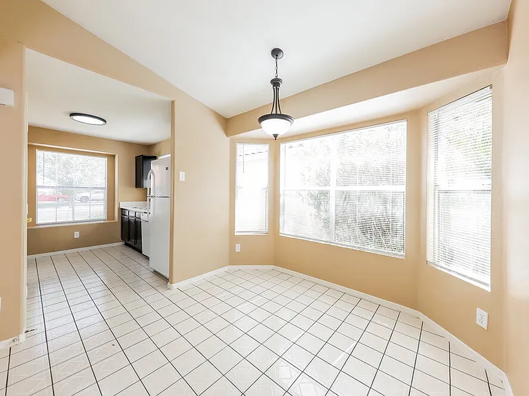 8015 W Laurel Ln — Photo 6