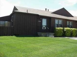 10041 Arlington Cir, South Lyon, MI 48178