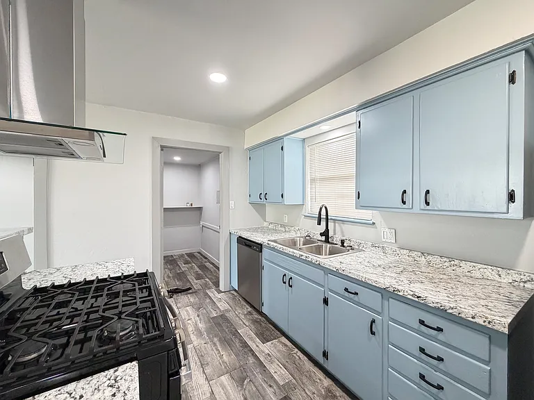 2417 NW 42nd St — Photo 6