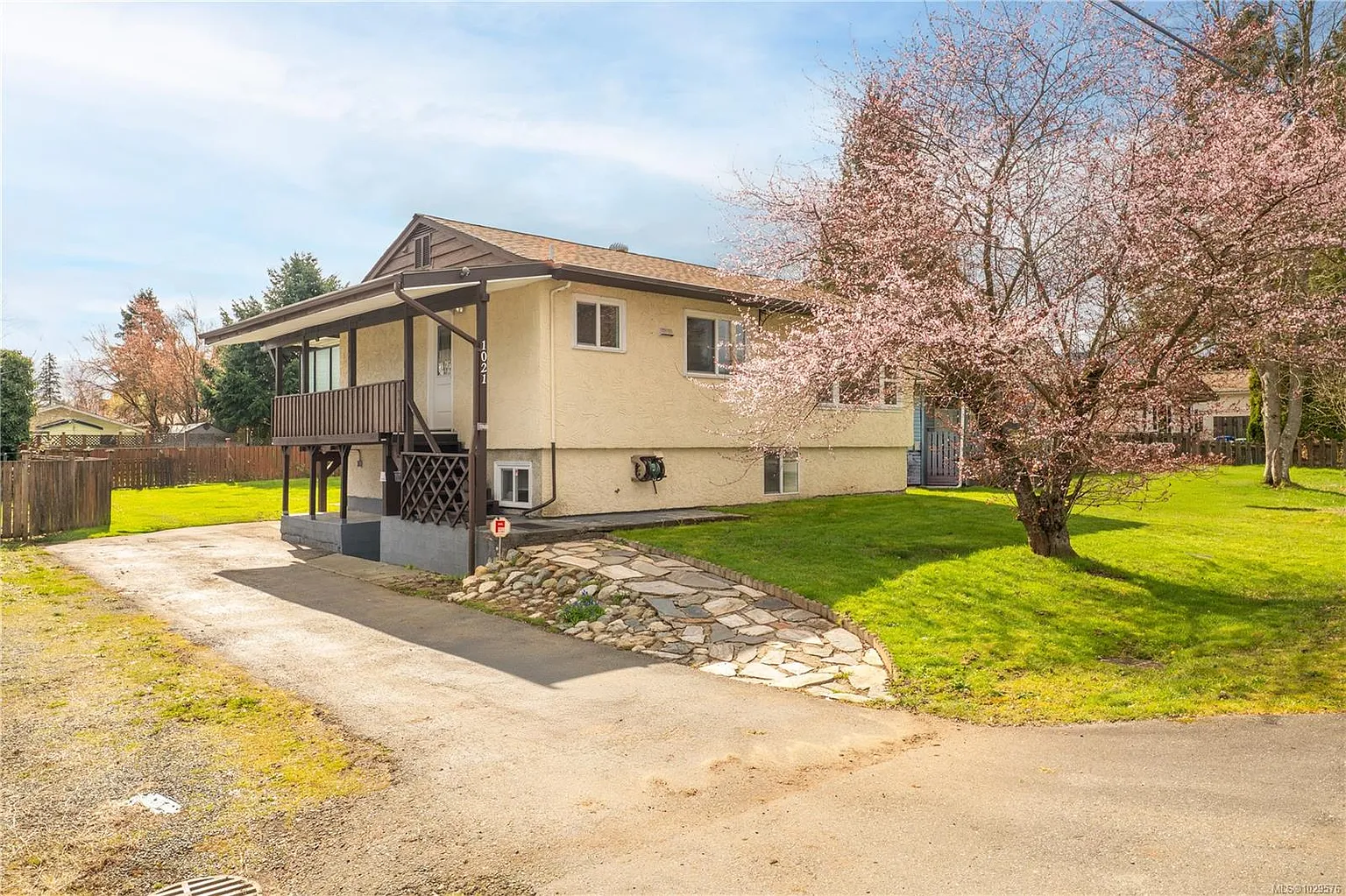 1021 Nelson St photo 1