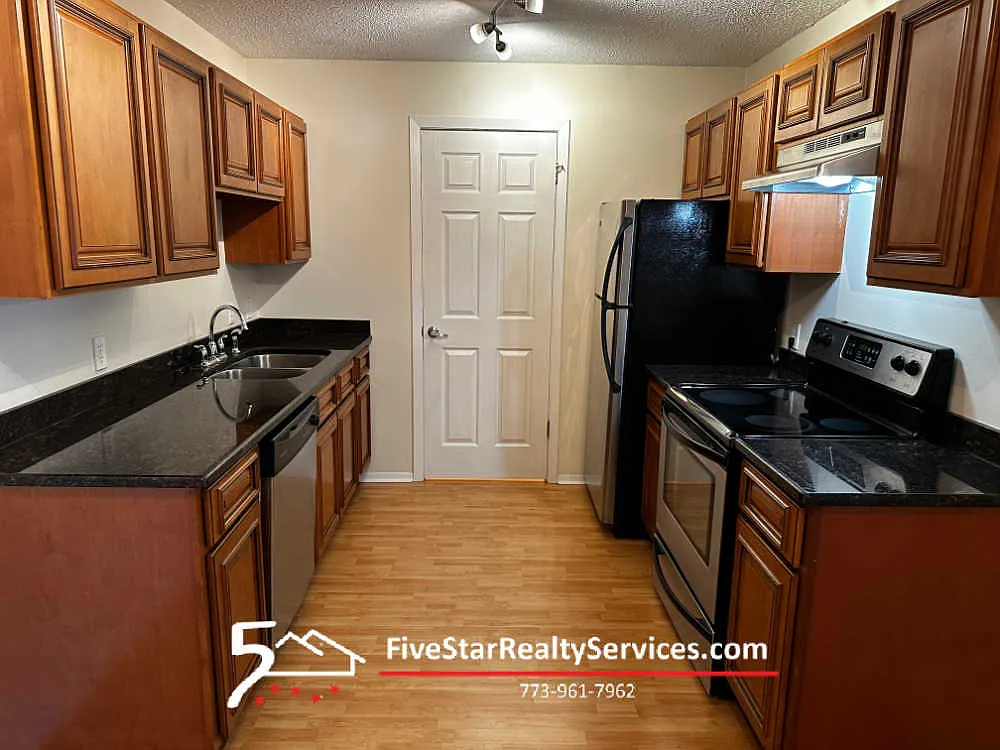 2 bed, 1000 sqft, $1,900 — Photo 2