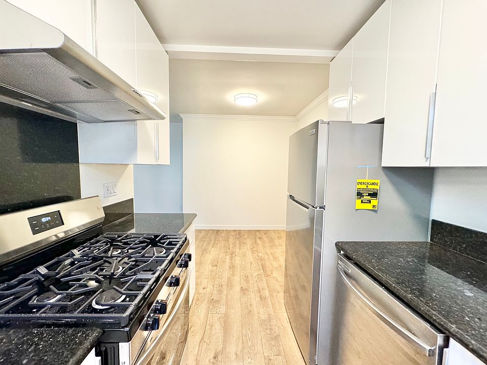 1st image of 14041 Moorpark St APT 2