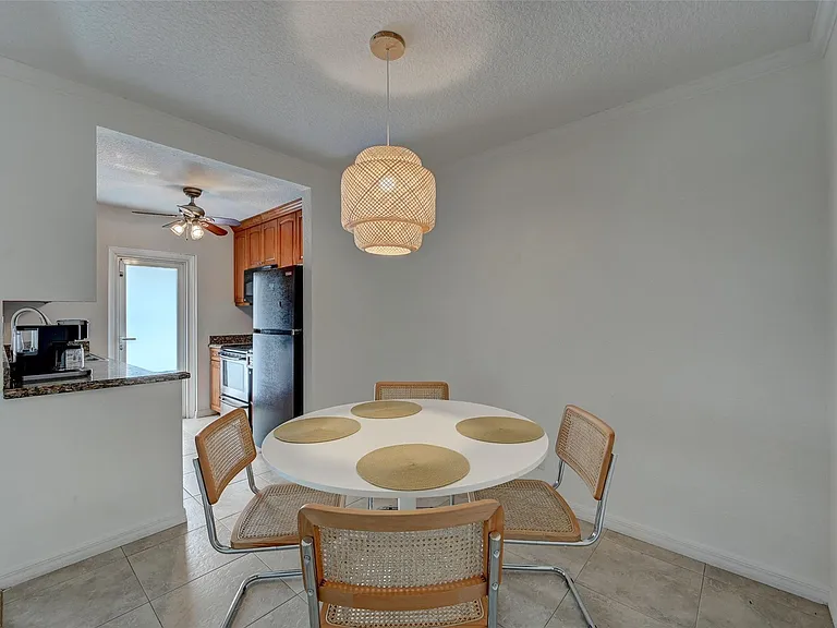 2020 NE 56th St #204 — Photo 7