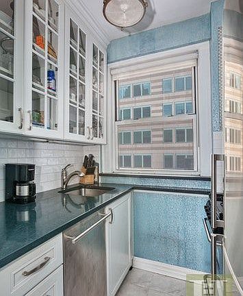 5th image of 333 E 43rd St APT 911