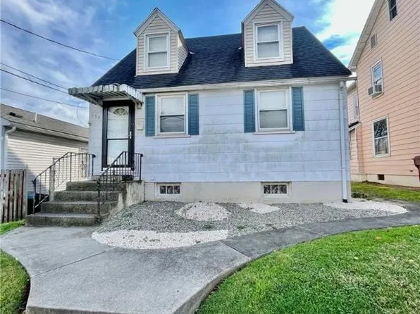 138 E Union St, Whitehall, PA 18052