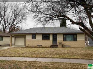 815 3rd St SE, Le Mars, IA 51031