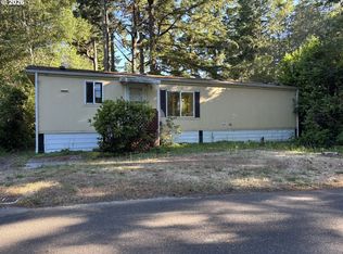 64 Outer Dr, Florence, OR 97439