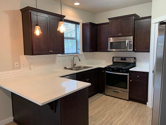 Kitchen--all stainless steel appliances. Gas cooking.