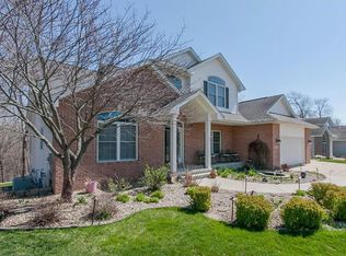 2818 Long Bluff Rd NE, Cedar Rapids, IA 52402