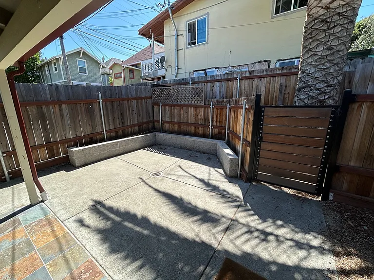 817 York St — Photo 10