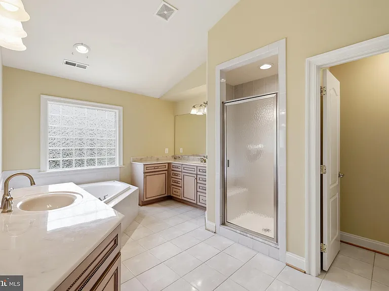 6403 Velliety Ln — Photo 38