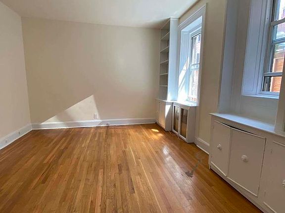 3rd image of 5 E 67th St APT 4C