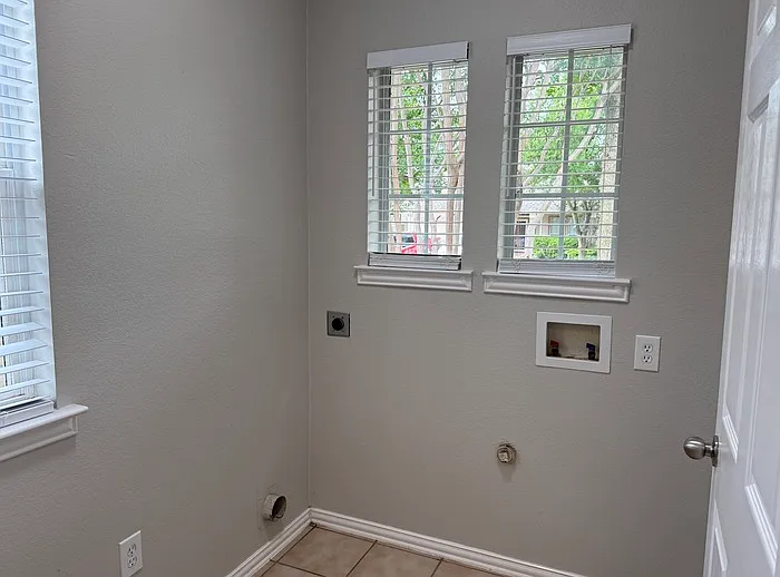 413 Hilltop Dr — Photo 6