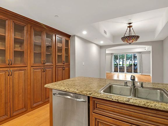 5th image of 1530 S Centinela Ave APT 102