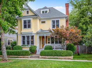 226 Broadway St, Libertyville, IL