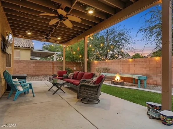 72 Dark Creek Ave, Las Vegas, NV 89183