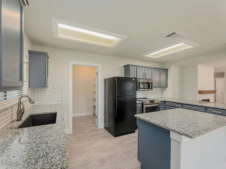 705 Catumet Dr — Photo 10