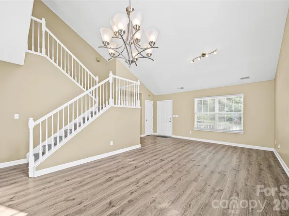 9233 Simonton Dr, Charlotte, NC 28269