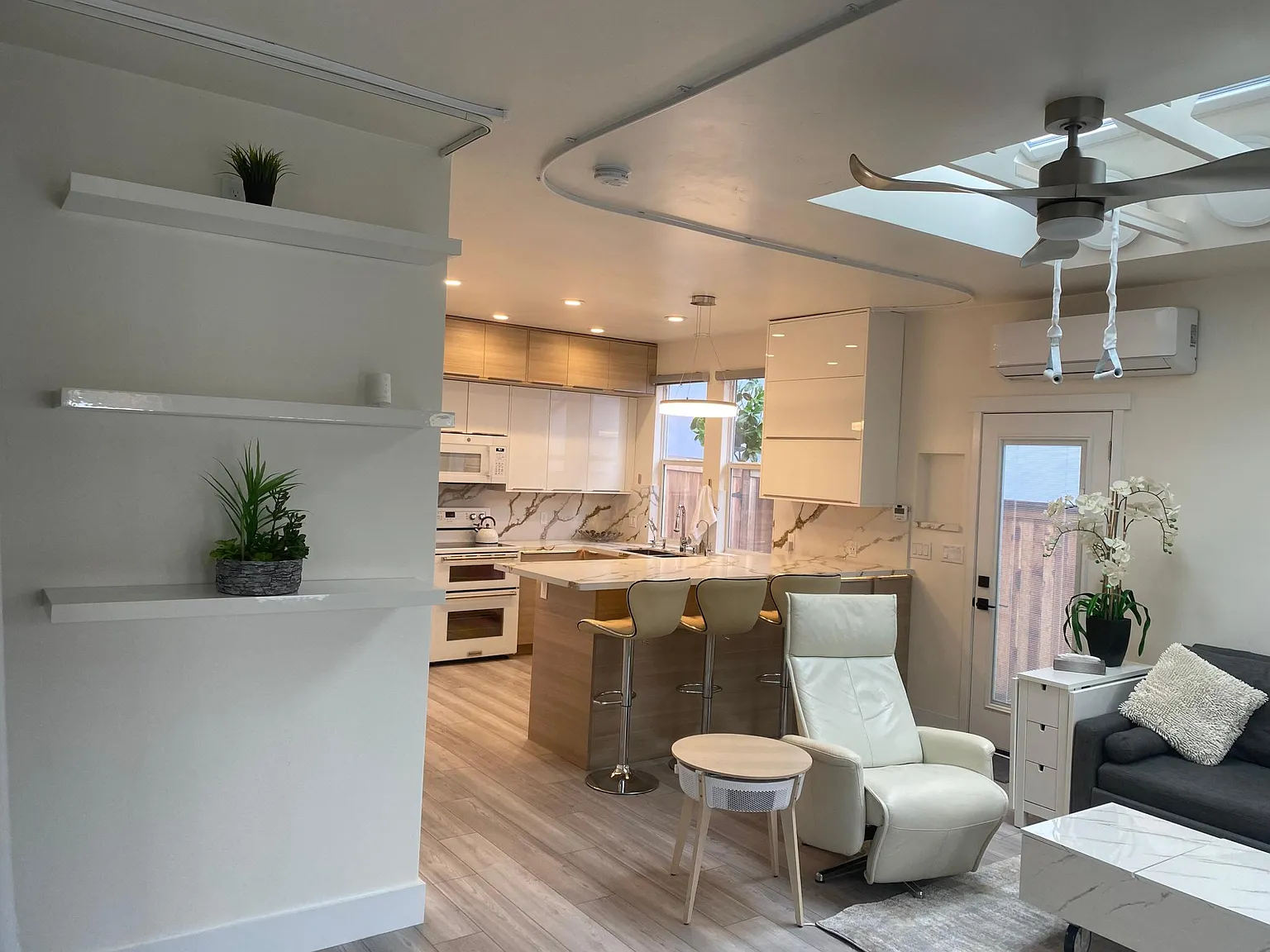 Studio, 545 sqft, $2,195 — Photo 2