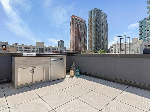 2nd image of 5-28 47th Ave #1A