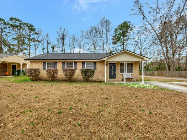 122 Longleaf Dr, Summerville, SC 29483