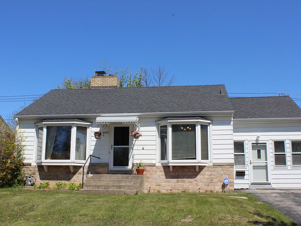 1st image of 4432 W Kinnickinnic River Pkwy