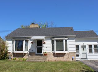 4432 W Kinnickinnic River Pkwy, Milwaukee, WI 53219