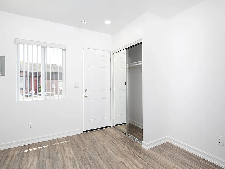 1414 Roosevelt Ave — Photo 23