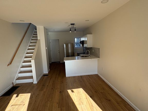 3rd image of 1105 W 2nd St