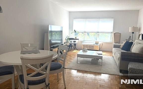 5th image of 1111 River Road #B11