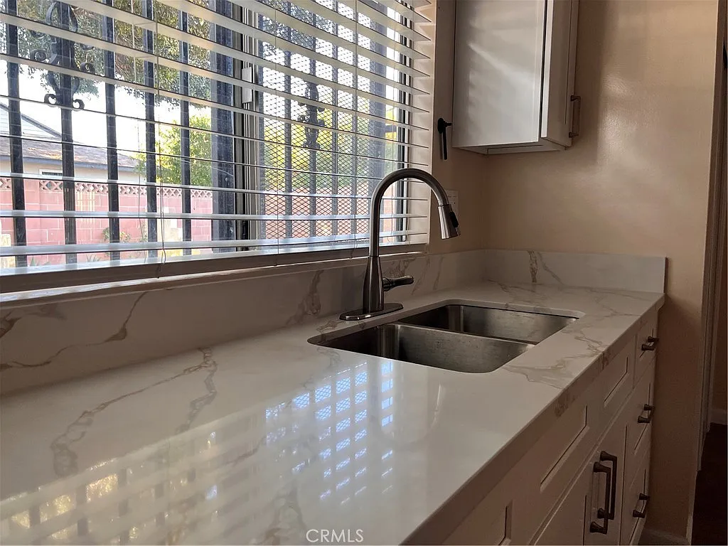 Studio, 1305 sqft, $1,650 — Photo 4
