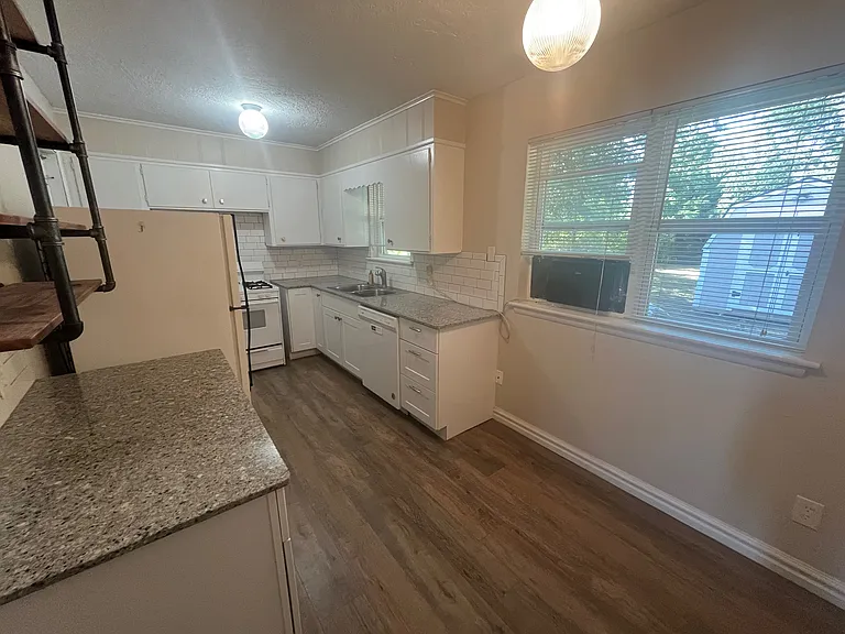 1331 W Hayes St — Photo 32