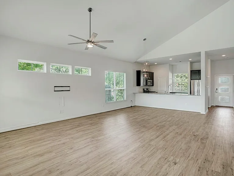 3413 Omega St — Photo 8