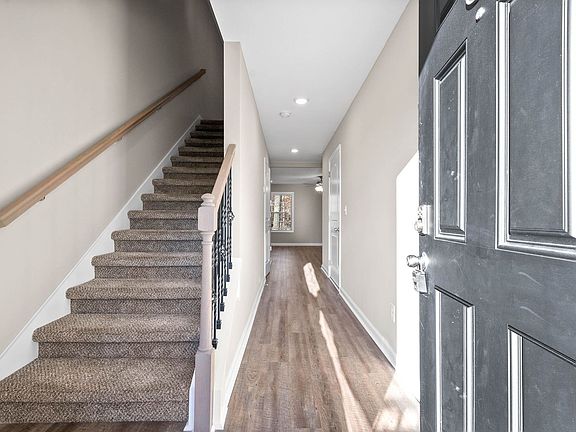 5th image of 135 Country Ln #804