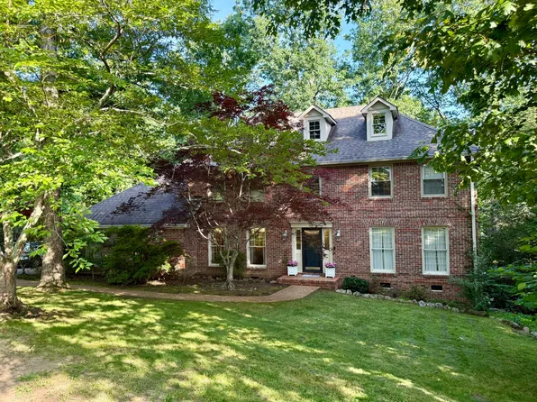 501 N Palisades Dr, Signal Mountain, TN 37377