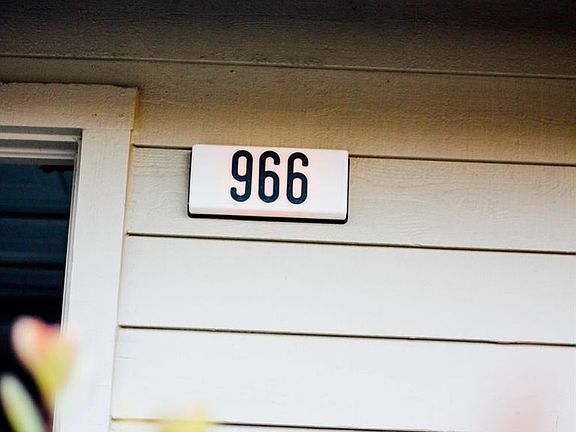 4th image of 966 W Cross St