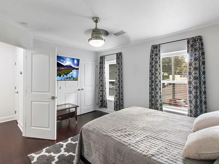 233 Honeysuckle Way — Photo 8