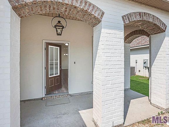 4th image of 6242 Lake Edge Dr