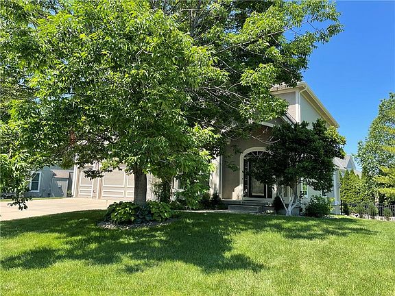 3rd image of 2514 Lake Breeze Dr