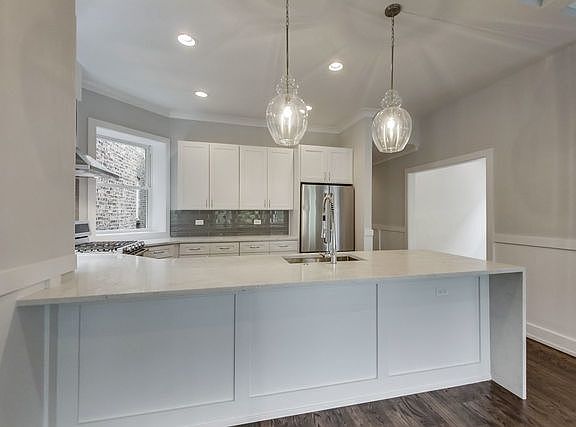 5th image of 5312 S Woodlawn Ave #2
