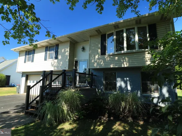 311 Goldfinch Dr, State College, PA 16801