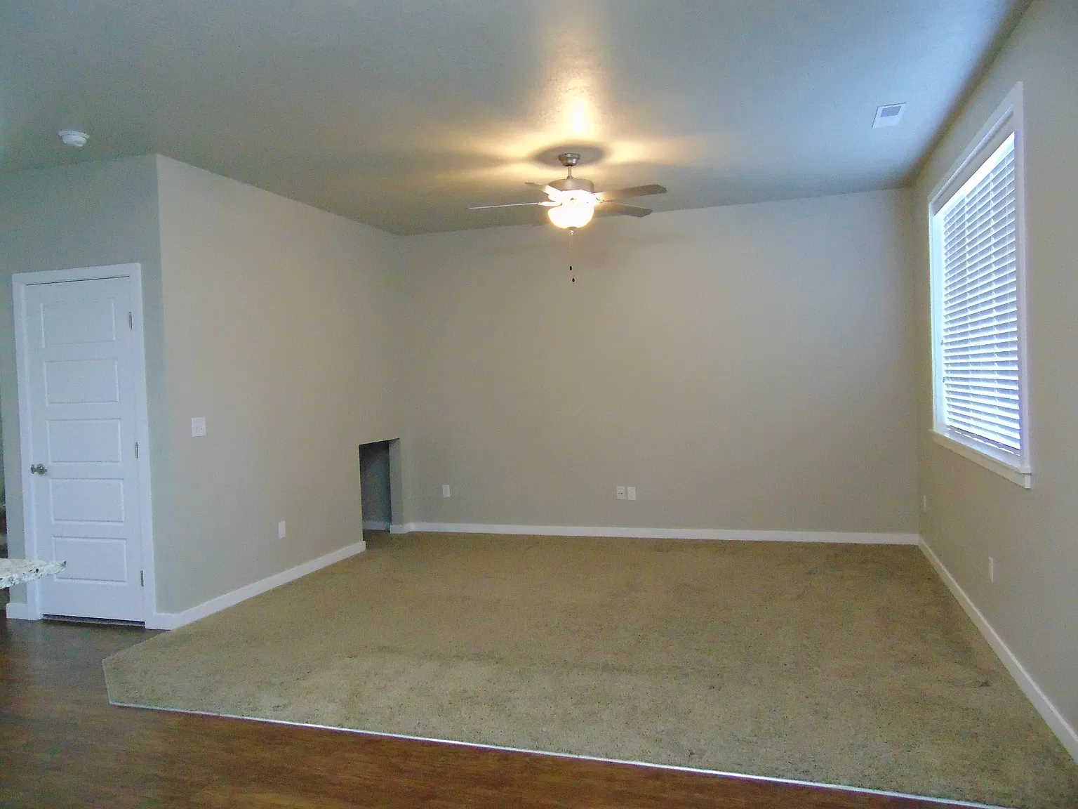 4 bed, 2.5 bath, 1852 sqft, $2,400 — Photo 4